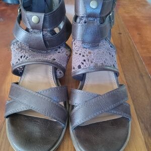 Ladies Size 7M Kind Karma brown leather block heels